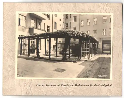 Fotografie Max Krajewsky, Ansicht Berlin-Weissensee, am Garderobenhaus der Trumpf Schokoladenfabrik