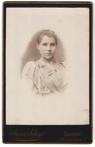 Fotografie Julius Schäfer, Barmen, Werther Strasse 91, Portrait junge Dame mit zurückgebundenem Haar