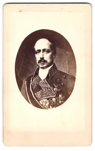 Fotografie unbekannter Fotograf und Ort, Portrait Francisco Serrano Dominguez, Regent von Spanien in Uniform, Orden