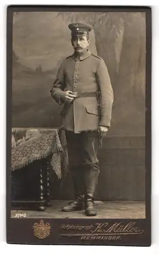 Fotografie K. Müller, Memmingen, Portrait Soldat in Feldgrau