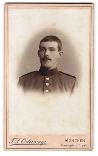 Fotografie F.X. Ostermayr, München, Karlsplatz 6, Portrait junger Soldat Bayerns