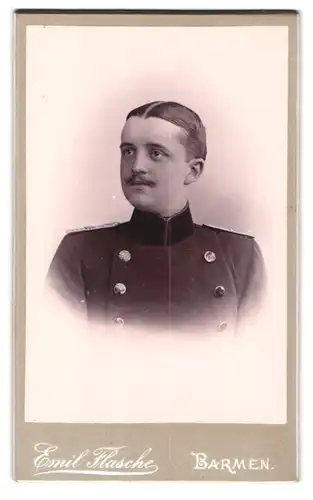 Fotografie Emil Flasche, Barmen, Portrait eines Offiziers