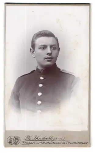 Fotografie Ph. Theobald jr., Frankfurt a. M., Scharnhorststr. 50, Portrait preussischer Soldat in Uniform Rgt. 81