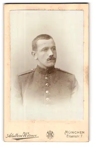 Fotografie Adalbert Werner, München, Elisenstr. 7, Portrait bayrischer Soldat in Uniform mit Schulterklappen