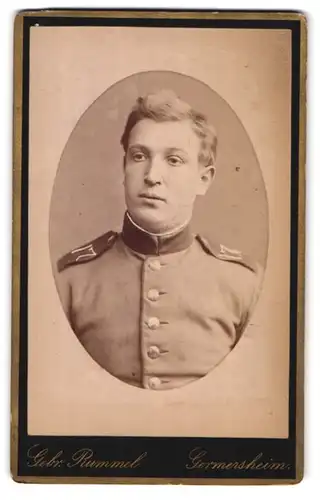 Fotografie Gebr. Rummel, Germersheim, Portrait Soldat in Uniform Regt. 17