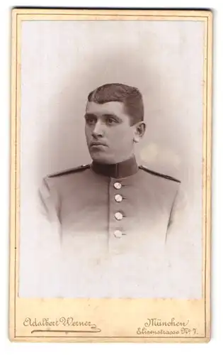 Fotografie Adalbert Werner, München, Elisenstr. 7, Portrait junger bayrischer Soldat in Uniform