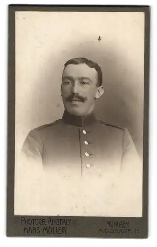 Fotografie Hans Möller, München, Augustenstr. 75, Portrait bayrischer Soldat in Uniform
