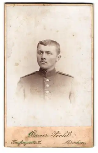 Fotografie Oscar Pöckl, München, Kaufingerstr. 21, Portrait bayrischer Soldat in Uniform