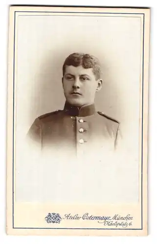 Fotografie Atleri Ostermayr, München, Karlsplatz 6, Portrait junger bayrischer Soldat in Uniform