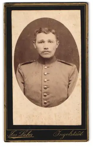 Fotografie Jos. Luber, Ingolstadt, Proviantgasse 878, Portrait bayrischer Soldat in Uniform Rgt. 13