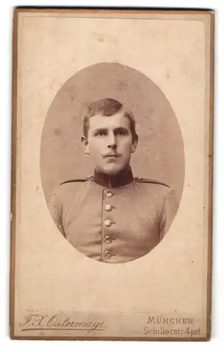 Fotografie F. X. Ostermayr, München, Schillerstr. 4, Portrait bayrischer Soldat in Uniform mit Schulterklappen