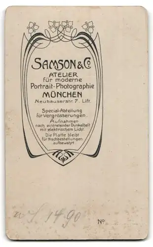 Fotografie Samson & Co., München, Neuhauserstr. 7, Portrait bayrischer Musiker in Uniform mit Schwalbennest