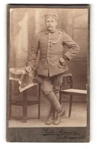 Fotografie Gebr. Simson, Dillingen a. D., Donaustr.39, bayrischer Soldat in Feldgrau Uniform Krätzchen, Schützenschnur