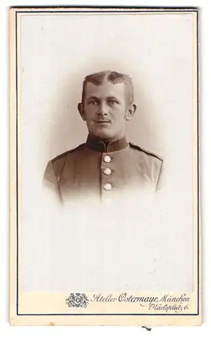 Fotografie Atelier Ostermayr, München, Karlsplatz 6, Portrait bayrischer Soldat in Uniform