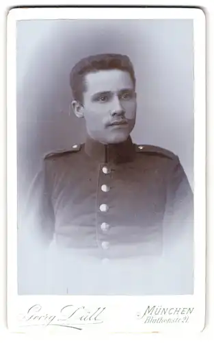 Fotografie Georg Düll, München, Blüthenstr. 21, Portrait bayrischer Infanterist in Uniform Regiment 1