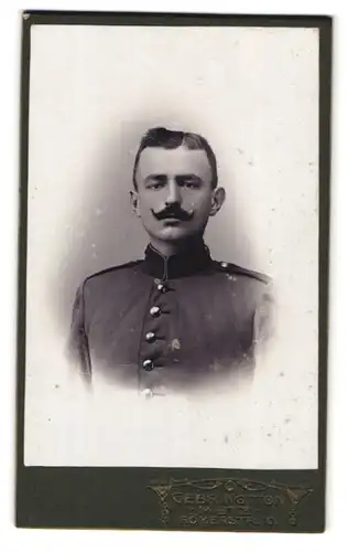 Fotografie Gebr. Notton, Metz, Römerstr. 10, Portrait Soldat der Rheinisches Fussartillerie-Regiment Nr. 8 in Uniform