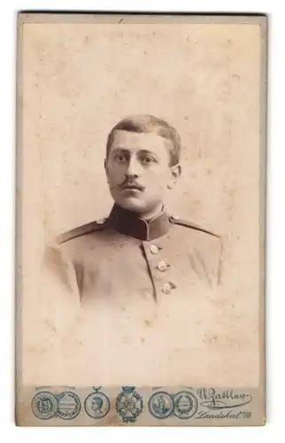 Fotografie U. Zattler, Landshut, zwischen den Brücken 684, Portrait Soldat in Uniform Regiment 16