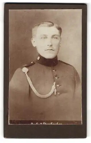 Fotografie unbekannter Fotograf und Ort, Portrait Soldat in Uniform Reg. 23 mit Schützenschnur