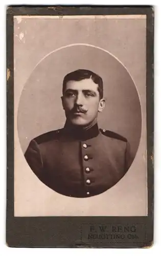 Fotografie F. W. Reng, Neuötting, Portrait bayrischer Soldat in Uniform mit Schulterklappen