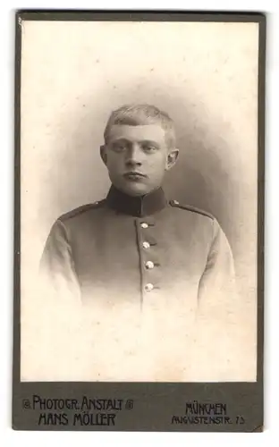 Fotografie Hans Möller, München, Augustenstr. 75, Portrait junger bayrischer Soldat in Uniform
