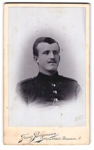 Fotografie Franz Bergmann, Ingolstadt, Theresienstr. 8, Portrait bayrischer Soldat in Uniform