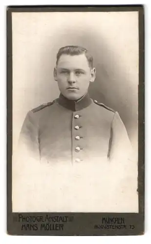 Fotografie Hans Möller, München, Augustenstr. 75, Portrait junger bayrischer Soldat in Uniform