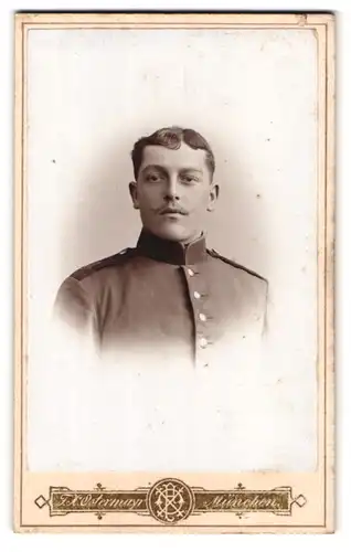 Fotografie F. X. Ostermayr, München, Karlsplatz 6, Portrait junger bayrischer Soldat in Uniform