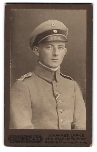Fotografie Johannes Lüpke, Berlin.Lichterfelde, Boothstr. 1a, Portrait Lt. Fr. Richter in Uniform mit EK Band