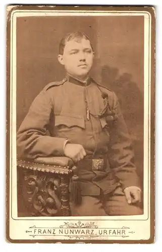 Fotografie Franz Nunwarz, Urfahr, Fischergasse 13, Portrait österreichischer Soldat in Uniform mit Schützenschnur