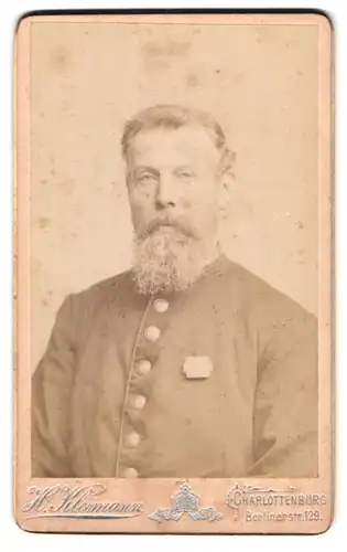 Fotografie H. Kleemann, Berlin-Charlottenburg, Berlinerstr. 129, Soldat in Uniform mit Gefechtsspange 1870 /1871