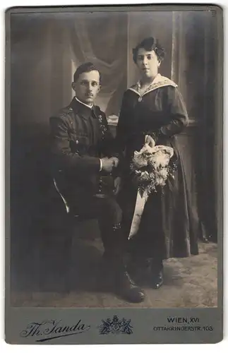 Fotografie Th. Janda, Wien, Ottakringerstr. 103, Portrait österreichischer Soldat mit Orden an der Uniform