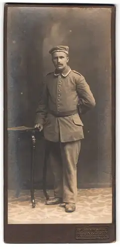 Fotografie W. Sannwald, Edenkoben, Villastrasse, Unteroffzier der Infanterie in Feldgrau