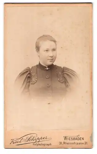 Fotografie Karl Schipper, Wiesbaden, Rheinstrasse 31, Portrait junge Dame mit zurückgebundenem Haar