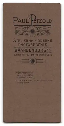 Fotografie Paul Petzold, Brandenburg a / H., Steinstrasse 52, Portrait junge Dame in hübscher Bluse mit Halskette