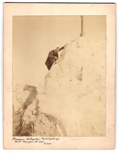 Fotografie Boynger, Ansicht St. Anton, Elmauer-Haltspitze im Kaisergebirge, Bergsteiger am Gipfel