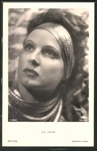 AK Schauspielerin La Jana mit silbrig glänzendem Tuch um den Kopf
