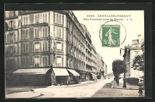 AK Levallois-Pellet, Rue Poccard vers la Mairie