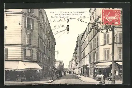 AK Levallois-Perret, Rue Poccard prise de la rue Vallier