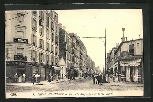 AK Levallois-Perret, Rue Victor-Hugo, prise de la rue Gravel