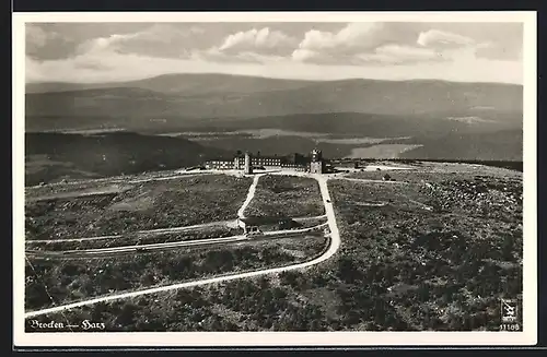 AK Brocken / Harz, Brocken-Hotel vom Flugzeug aus gesehen