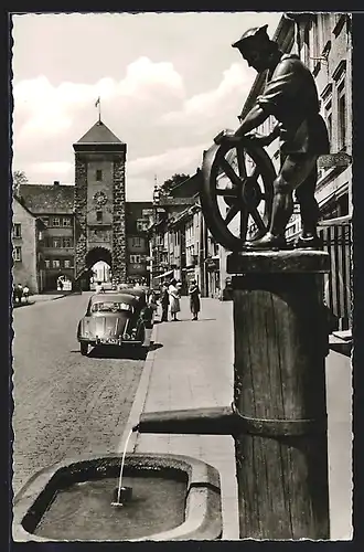 AK Villingen / Schwarzwald, Handwerkerbrunnen und Riettor