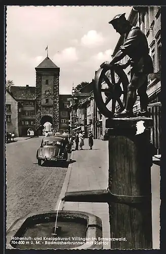 AK Villingen / Schwarzwald, Radmacherbrunnen mit Riettor