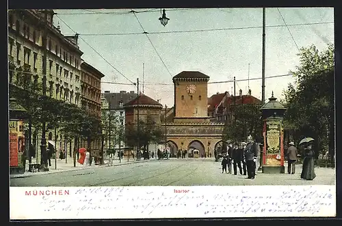 AK München, Isartor mit Strassenbahn und Litfasssäulen