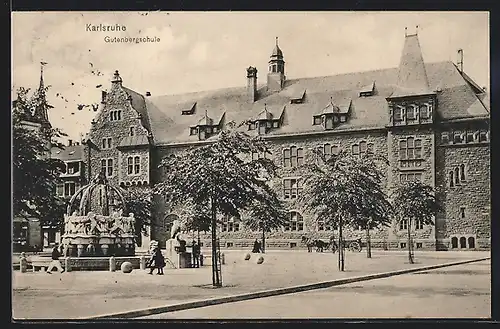 AK Karlsruhe, Kinder am Brunnen vor der Gutenbergschule