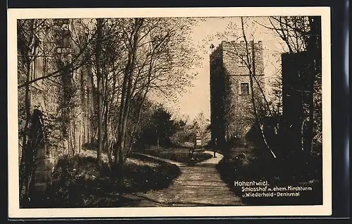 AK Singen, Hohentwiel, Schlosshof m. ehem. Kirchturm u. Wiederhold-Denkmal