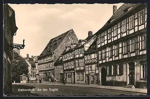 AK Halberstadt, Strassenpartie an der Vogtei mit Geschäft