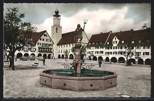 AK Freudenstadt / Schwarzwald, Neues Rathaus mit Neptunbrunnen