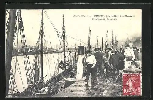 AK Boulogne-sur-Mer, Quai Gambetta, Débarquement du poisson