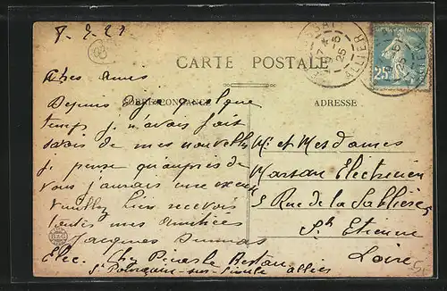 AK Etroussat, Enfants avant l`Eglise