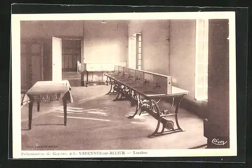 AK Varennes-sur-Allier, Preventorium de Gayettes, Lavabos